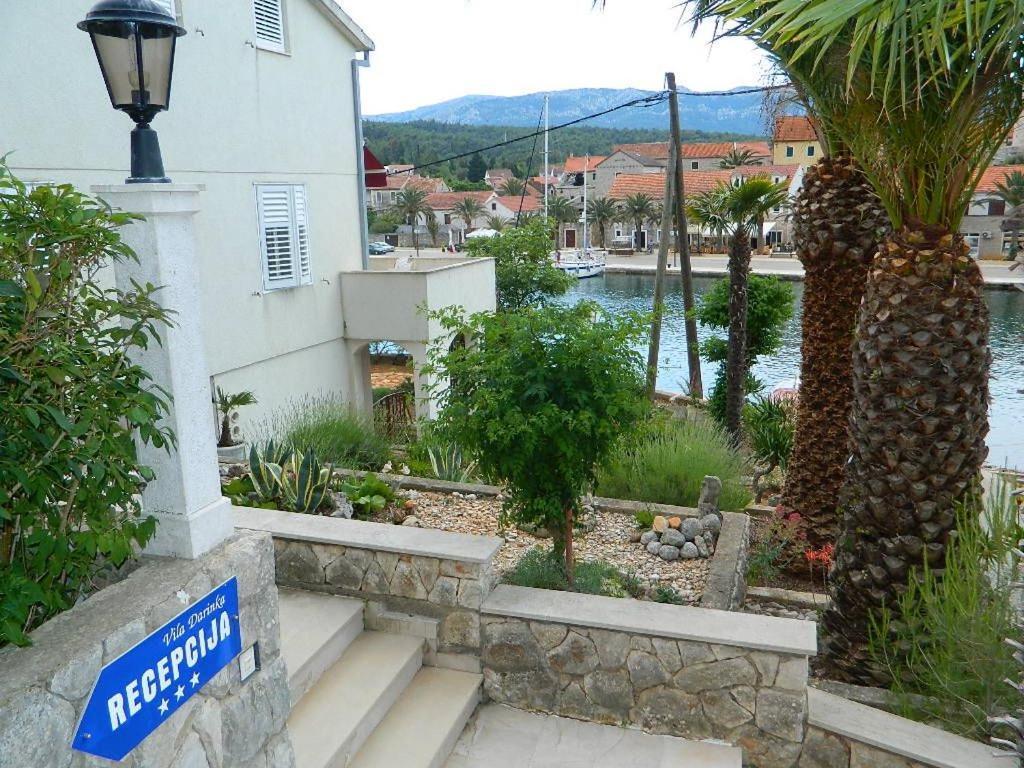 Apartments And Rooms Darinka Vrboska Esterno foto