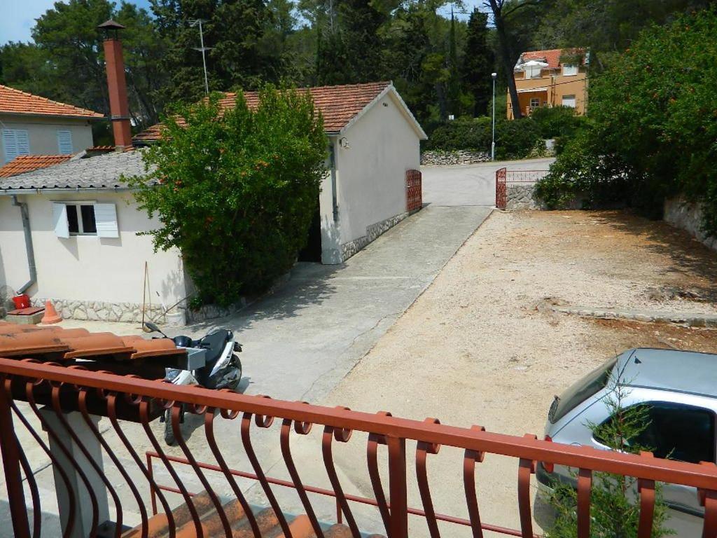 Apartments And Rooms Darinka Vrboska Esterno foto