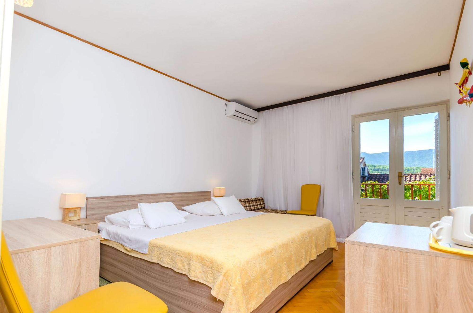 Apartments And Rooms Darinka Vrboska Esterno foto