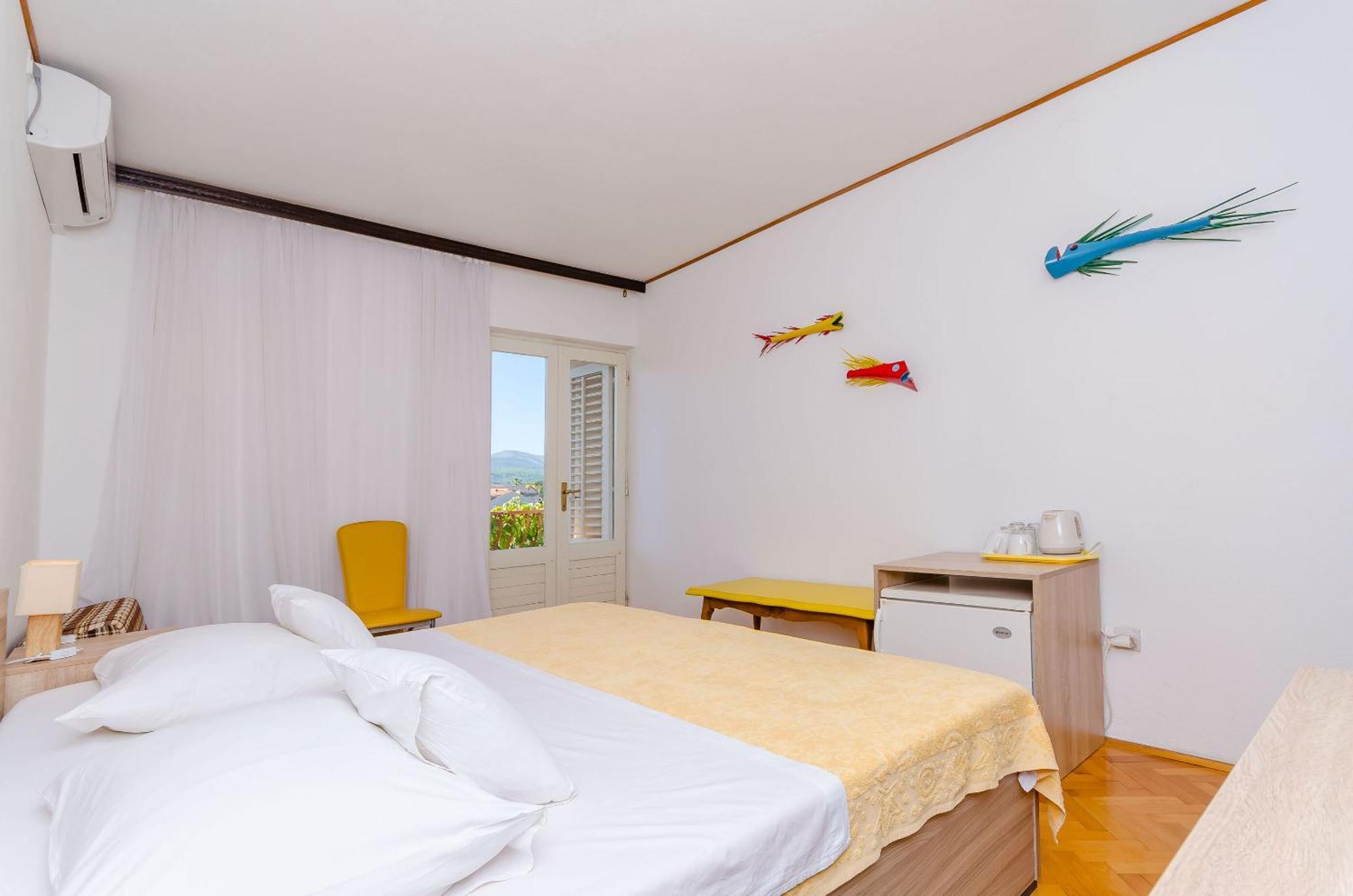 Apartments And Rooms Darinka Vrboska Esterno foto